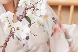 尤蜜荟 – 这连衣裙也太有诱惑力了吧，李芊芊真懂得如何展现福利。