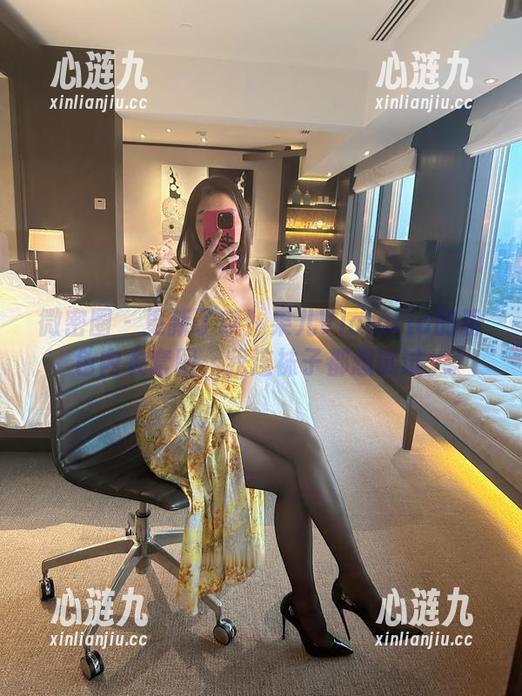微密圈 - 更新了哦！果儿Victoria的粉色内衣套图，我连袜子都想试试。