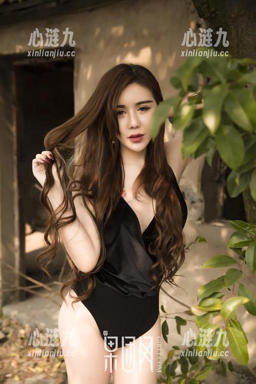 果团网 - 高清的周妍希和她的高跟鞋，脚上的光泽跟她的气场一样强烈，在线呆住了！