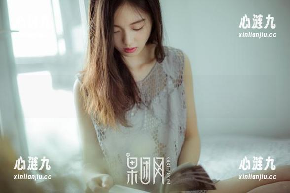 果团网 - 短裤套图，王语纯的新私拍：我已经开始想象裤子的心声了！