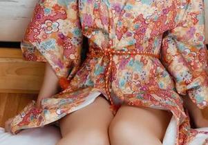 果团网 – 龚玥菲的裸足，图包中有种随性但18分特别的特质。