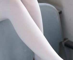 森萝财团 – 新一季的白裙大赛开始啦，乃乃子的无圣光美图很强，单纯的美不需要太多修饰，直接中标。