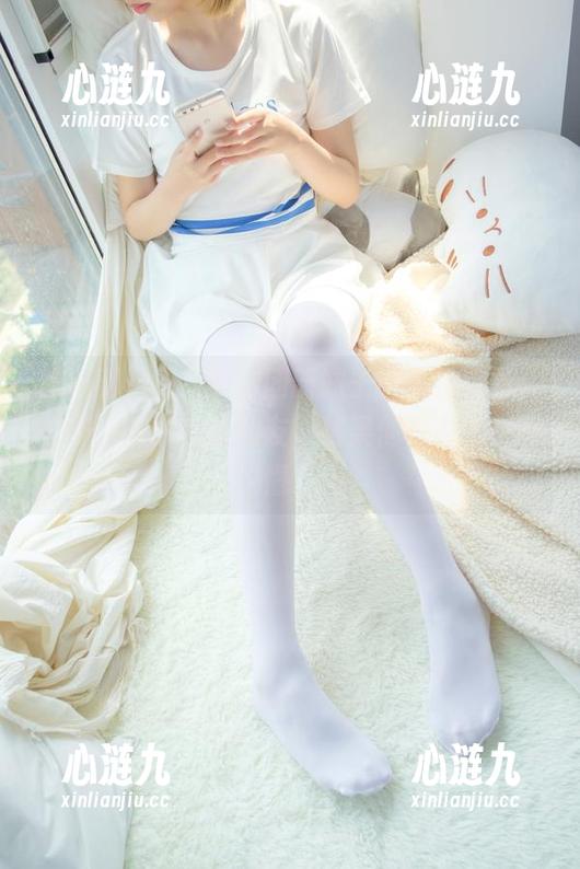昨晚刚看到森萝财团新妹子的免费美图，立刻就想分享给朋友，结果他们也是一脸懵。