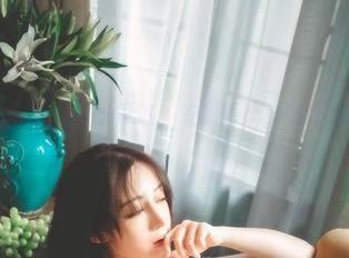 樱晚gigi轻拂，原图很迷，资源短缺，却让我想多想想。