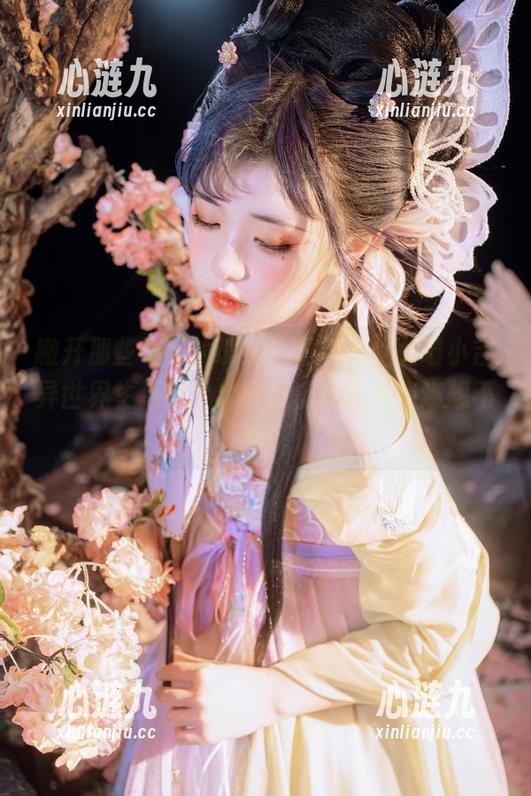 撇开那些奇怪的设定，看爆机少女喵小吉异世界生活的全套图集，实在有点意想不到。