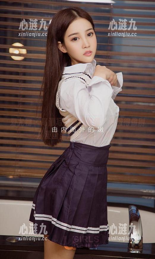 爱尤物 - 高清写真里的童倩，稚嫩得像刚从漫画里走出来的人物。
