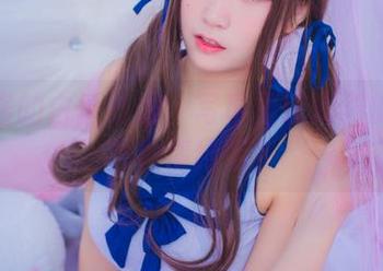 猫九酱的白丝眨眼：写真里流淌着的又是哪种情绪呢？