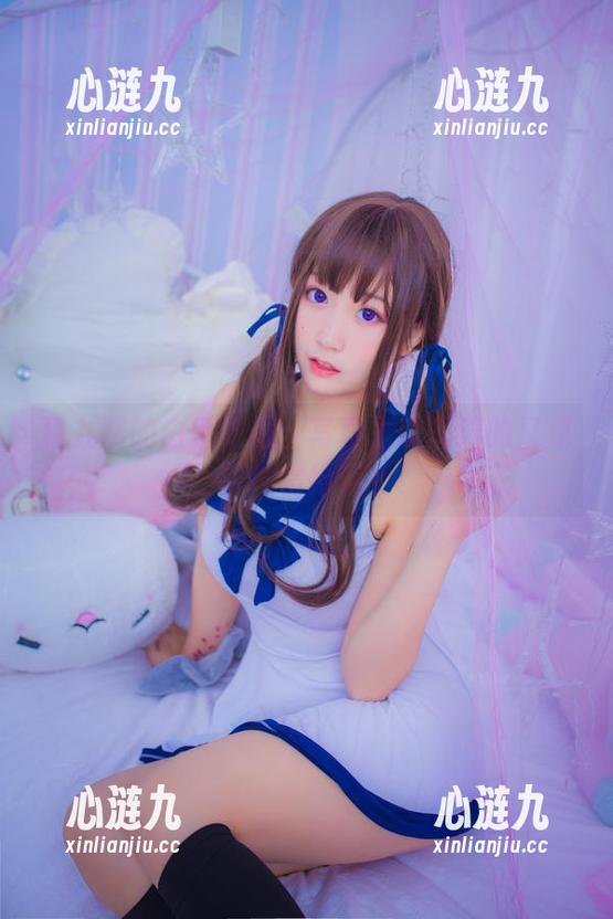 猫九酱的白丝眨眼：写真里流淌着的又是哪种情绪呢？