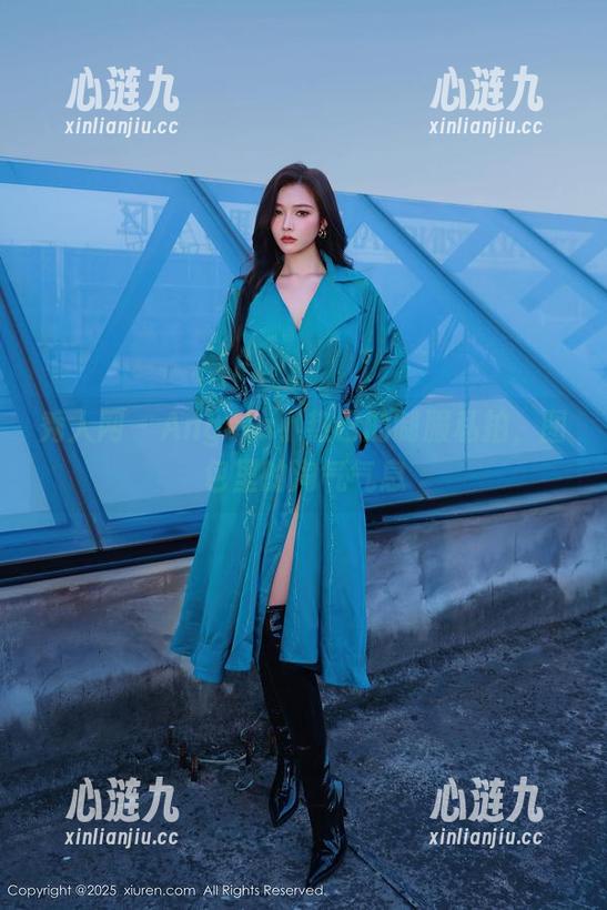 秀人网 - Angela小热巴的制服私拍，图包里的淘气气息