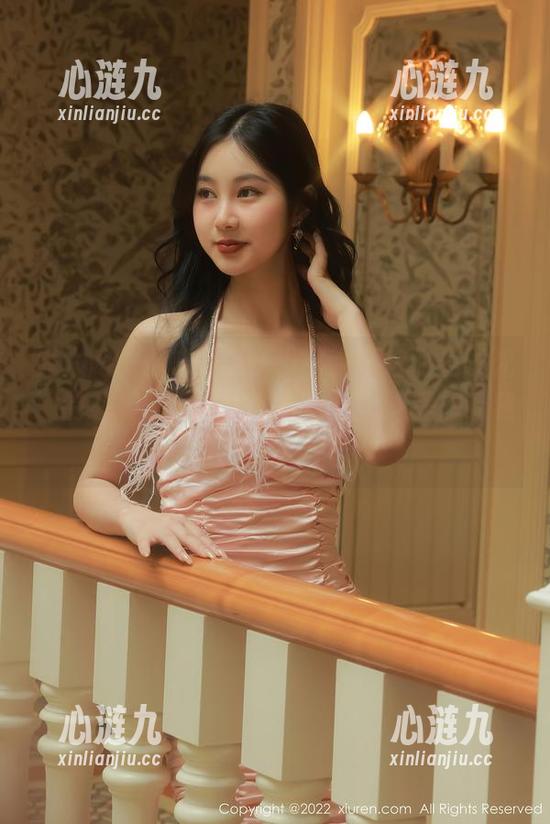 秀人网 - 从未见过如此“必须在私房曝光”的礼服，FoxYini孟狐狸你这是想让我买一整套吗？