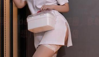 秀人网 – Zoe柚柚的吊带美图，你敢说不想下载？我可不信