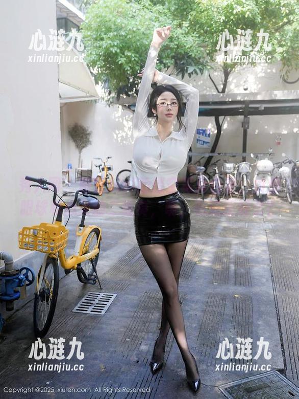 秀人网 - 糖豆sisi的镂空写真合集：折磨眼球和心灵的二重奏，呃，物流还好么？