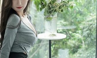 秀人网 – 手机中的秘密主题？陆萱萱的精选套图让你不再好奇