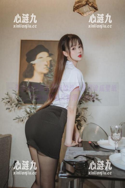 羽生三未 一不小心把羽生三未的逸仙原图设成壁纸,好想分享但又觉得小尴尬。