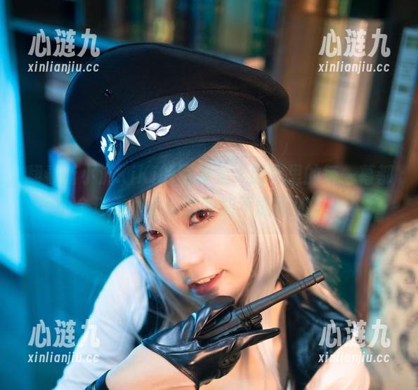 翻看蓝小沂KiKi的写真集，原图里的每一幕都是一个迷卷，这剧情我能不能再加工一下？