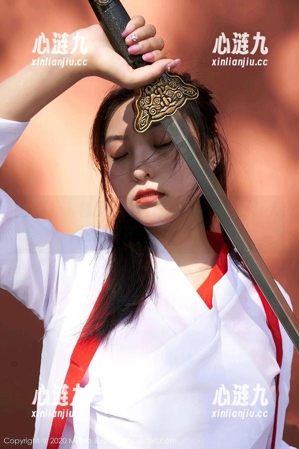 蜜桃社 - 韩贝贝的白色图包，更新到让人想再点开一次的程度。
