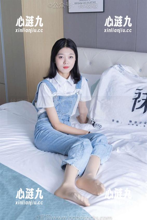 袜啵啵 - 小沫私拍长腿图包：腿长既是方便，不也是一种态度嘛