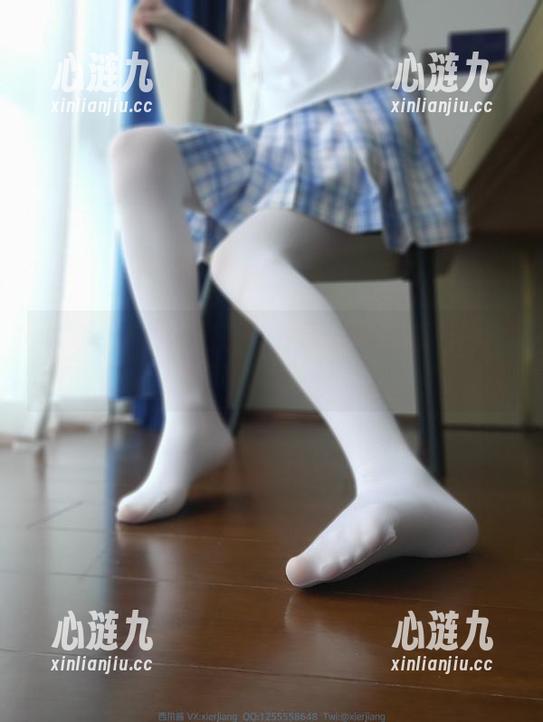 小日常：西尔酱在线分享超薄背心和白色吊带袜的清新风！