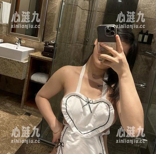 微密圈 - 支起耳朵，詹詹红色丁字裤美图在耳边细语。