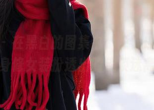 语画界 – 在黑白的图集中，王馨瑶yanni一身修女装扮透出的淡淡迷离。