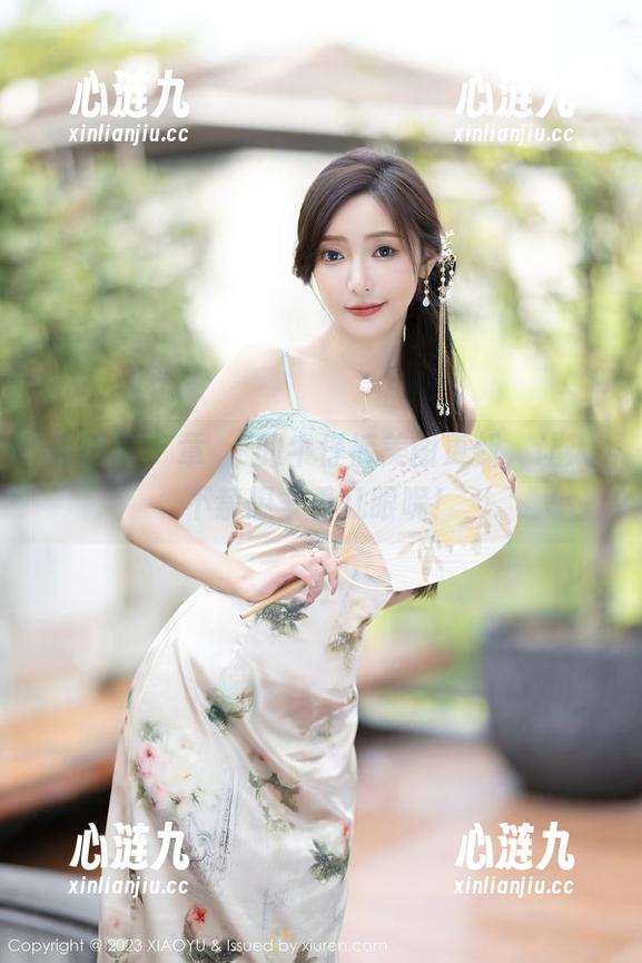 语画界 - 章芃芃的牛仔裤美图更新，让人不禁想多看几眼呢！