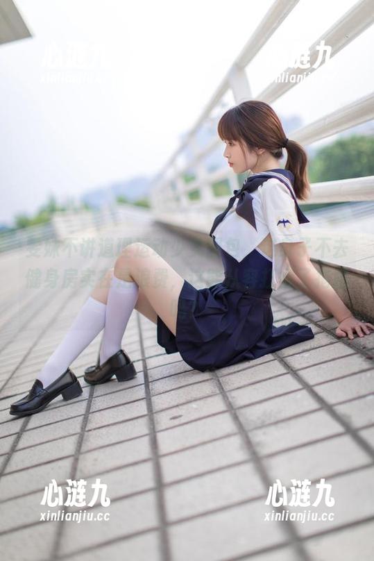 雯妹不讲道理运动少女图包，这身子不去健身房实在是浪费，这能从容扛得了拖把吗？