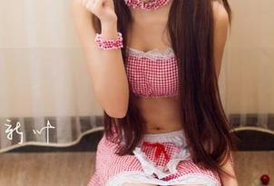 青豆客 – 施忆佳Kitty酱玩奶牛，写真翻车现场，下载需谨慎！