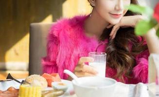 魅妍社 – 美图在线：关思阳的白丝时刻，分分钟让我想多了。