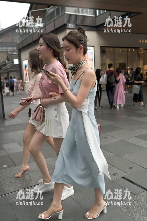 魔镜街拍 - 艾小青奶牛写真，高清到底能清楚到哪里？一探究竟