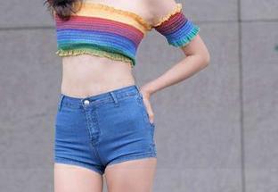每次路过牛仔裤高跟搭配，脑海里就开始转各种联想，快来下载这些魔镜街拍的图片！
