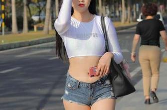 魔镜街拍：最新一组照片，紧身瑜伽美女让你重新定义“扭腰”！