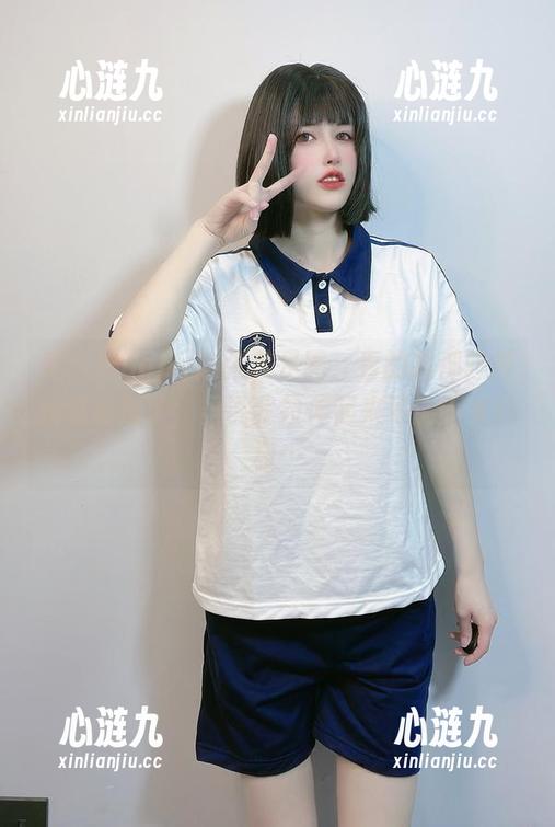 鹿八岁baby这张美足图，看的我都想开始练瑜伽了，虽说我拉伸起来可能不太优雅…