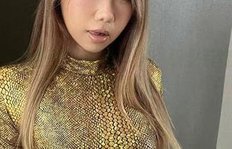 微密圈 – 黑饱宝的最新套图：职业装变身职场魅力点燃时刻！